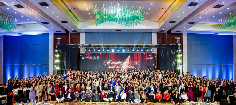 Everyone in one frame—group photo.