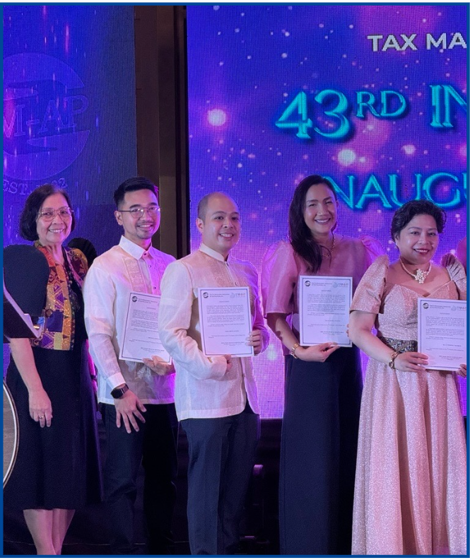 AOC Tax Partner Fernando Santos, at the center of the photo, during the TMAP Oath Taking of the Board of Directors.